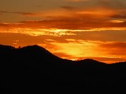 52 Il sole tramonta verso il Monte Zucco